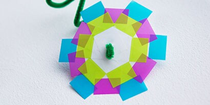 Bend over the end of the pipe cleaner to secure the flower.